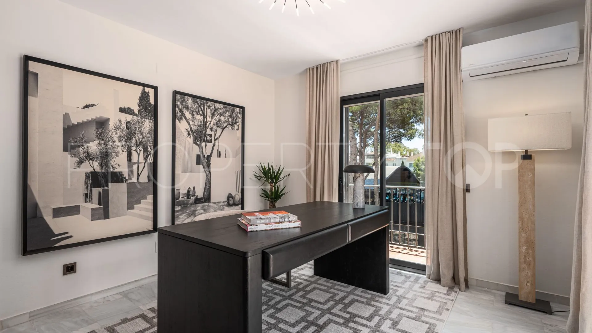 Buy villa with 6 bedrooms in Marbella
