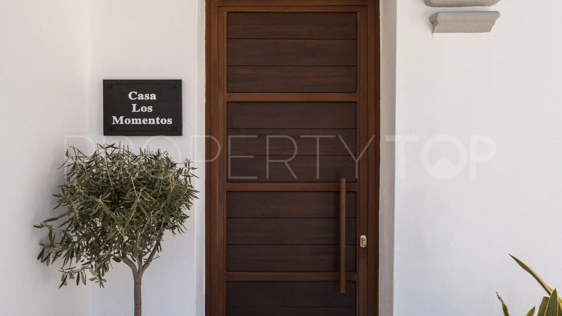 Buy villa with 6 bedrooms in Marbella