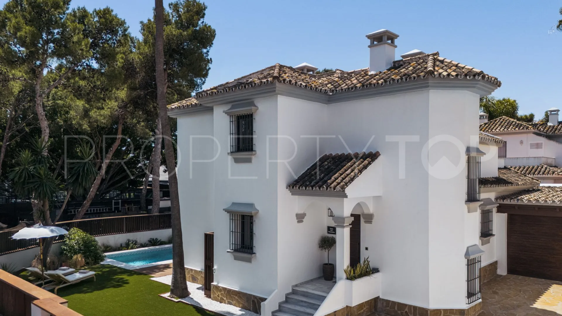 Buy villa with 6 bedrooms in Marbella