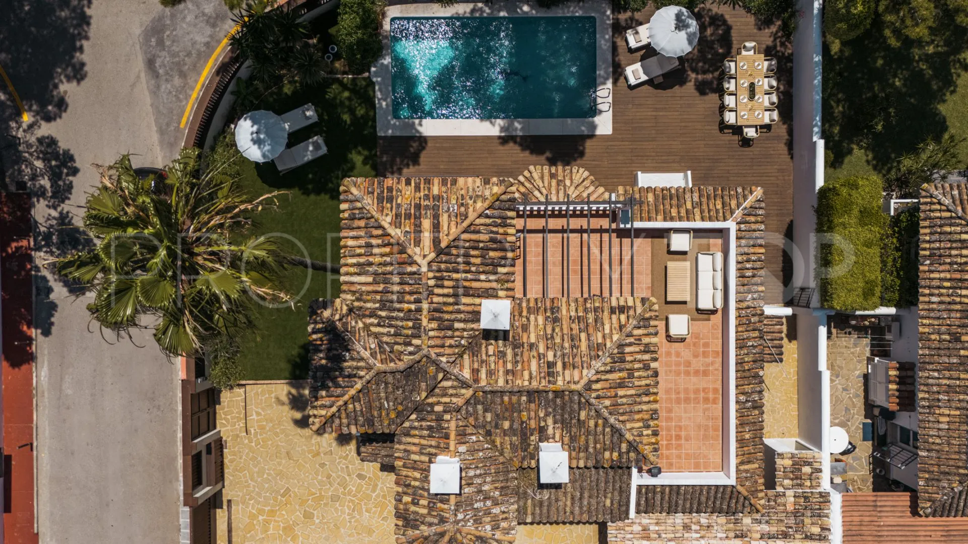 Buy villa with 6 bedrooms in Marbella