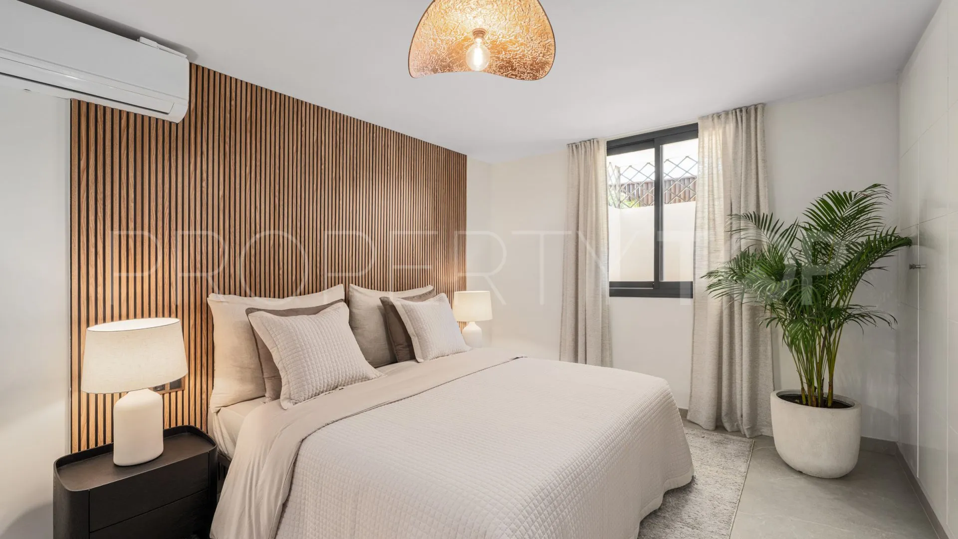 Buy villa with 6 bedrooms in Marbella