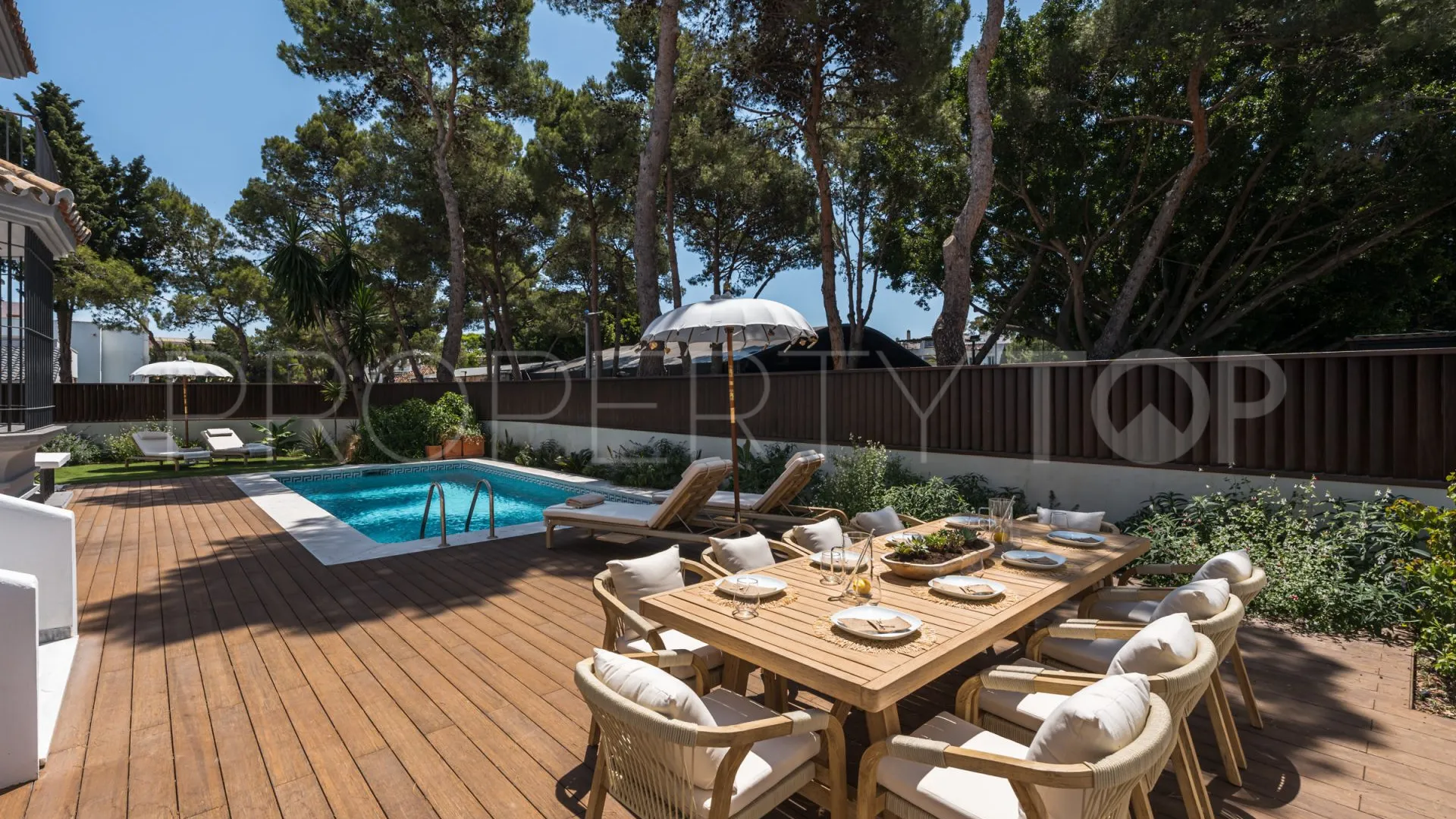 Buy villa with 6 bedrooms in Marbella
