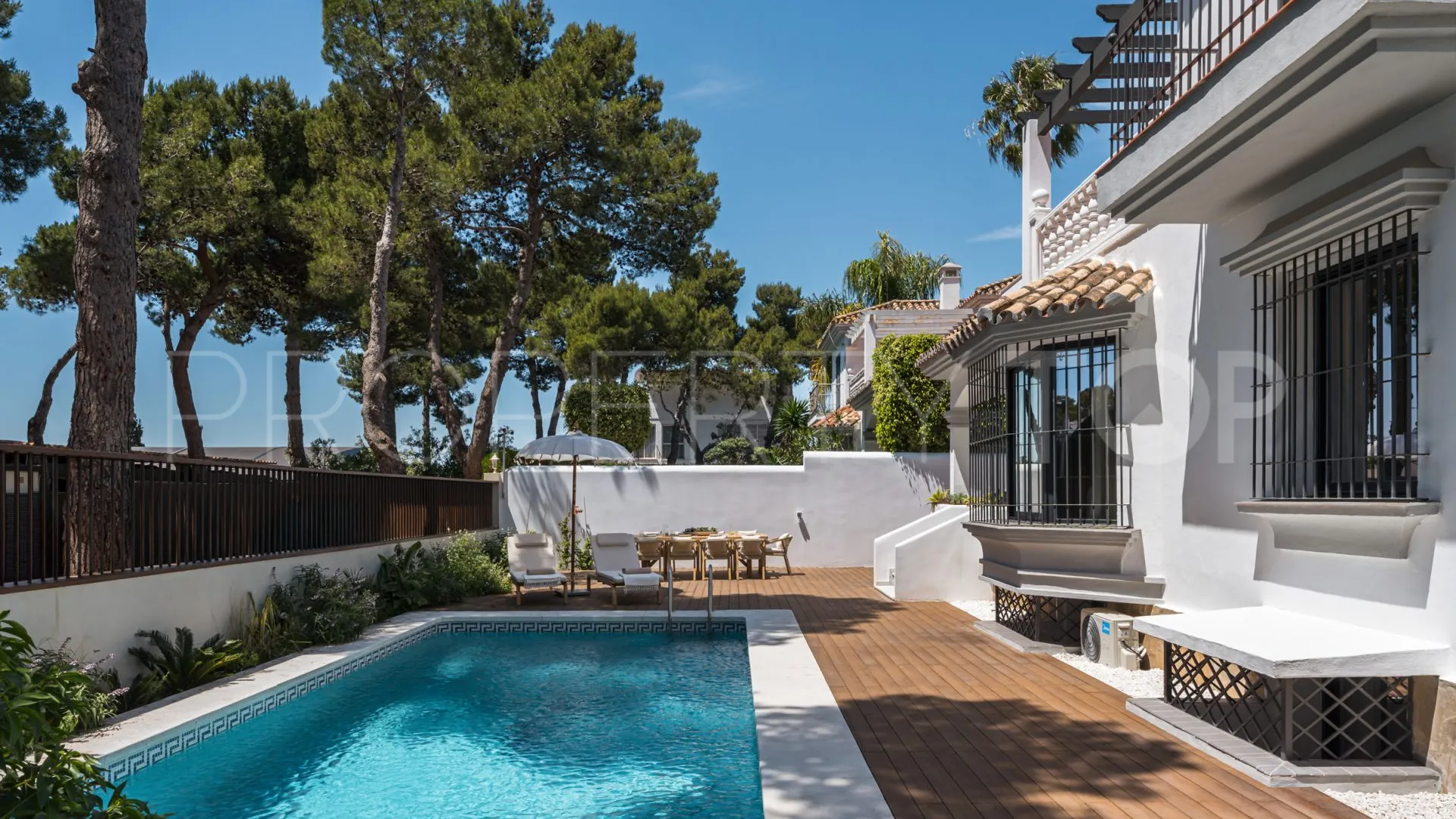 Buy villa with 6 bedrooms in Marbella
