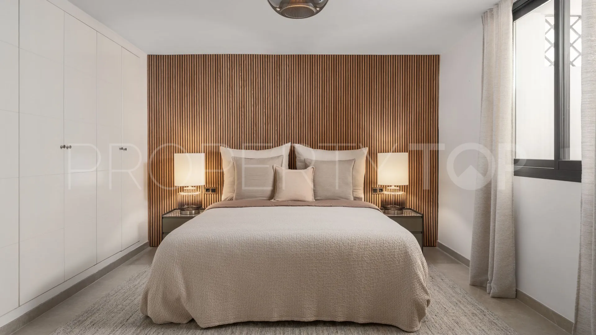Buy villa with 6 bedrooms in Marbella