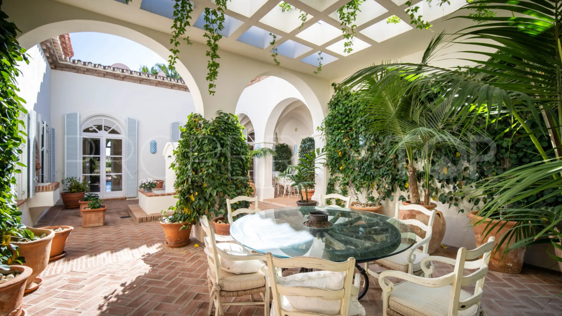 Villa in Marbella Golden Mile for sale