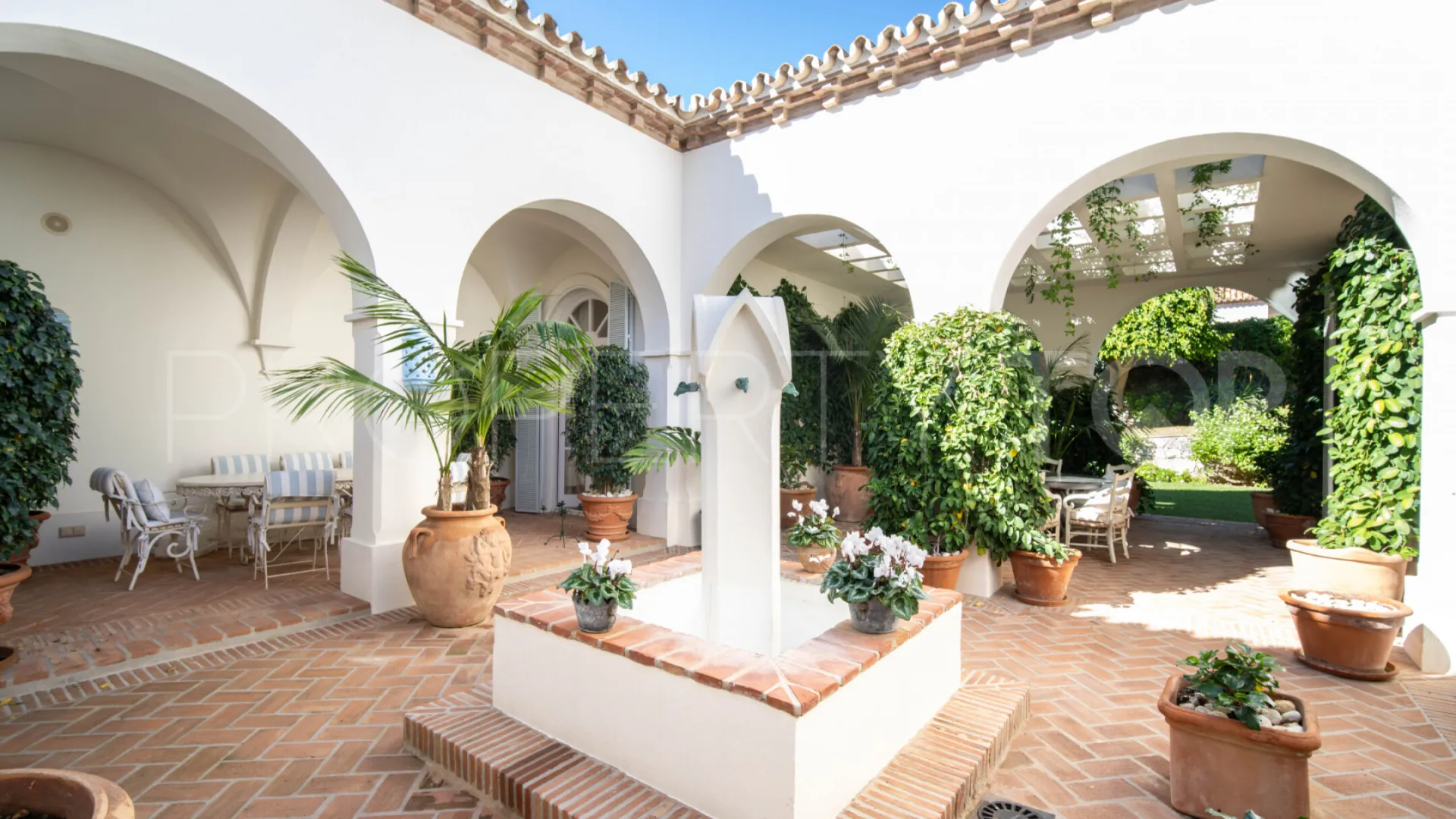 Villa in Marbella Golden Mile for sale