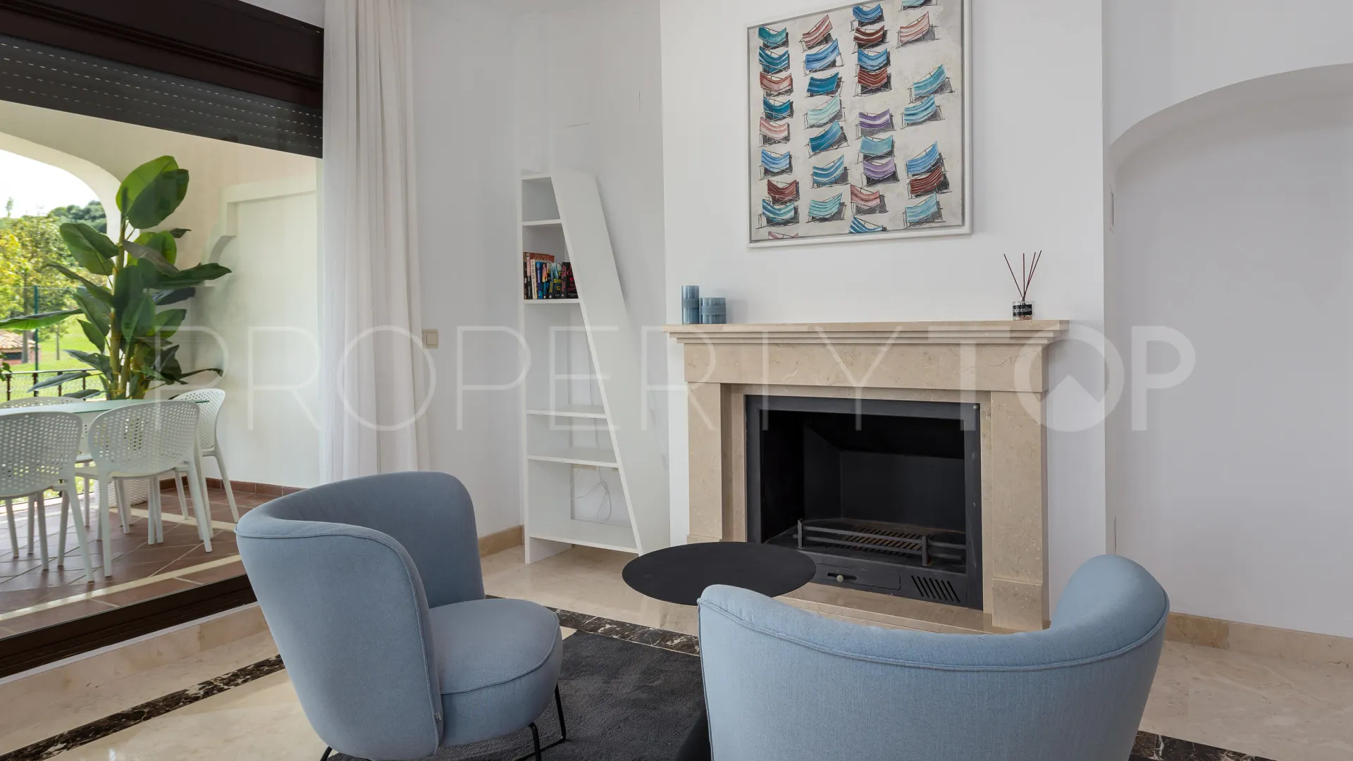 Comprar villa en Estepona con 4 dormitorios