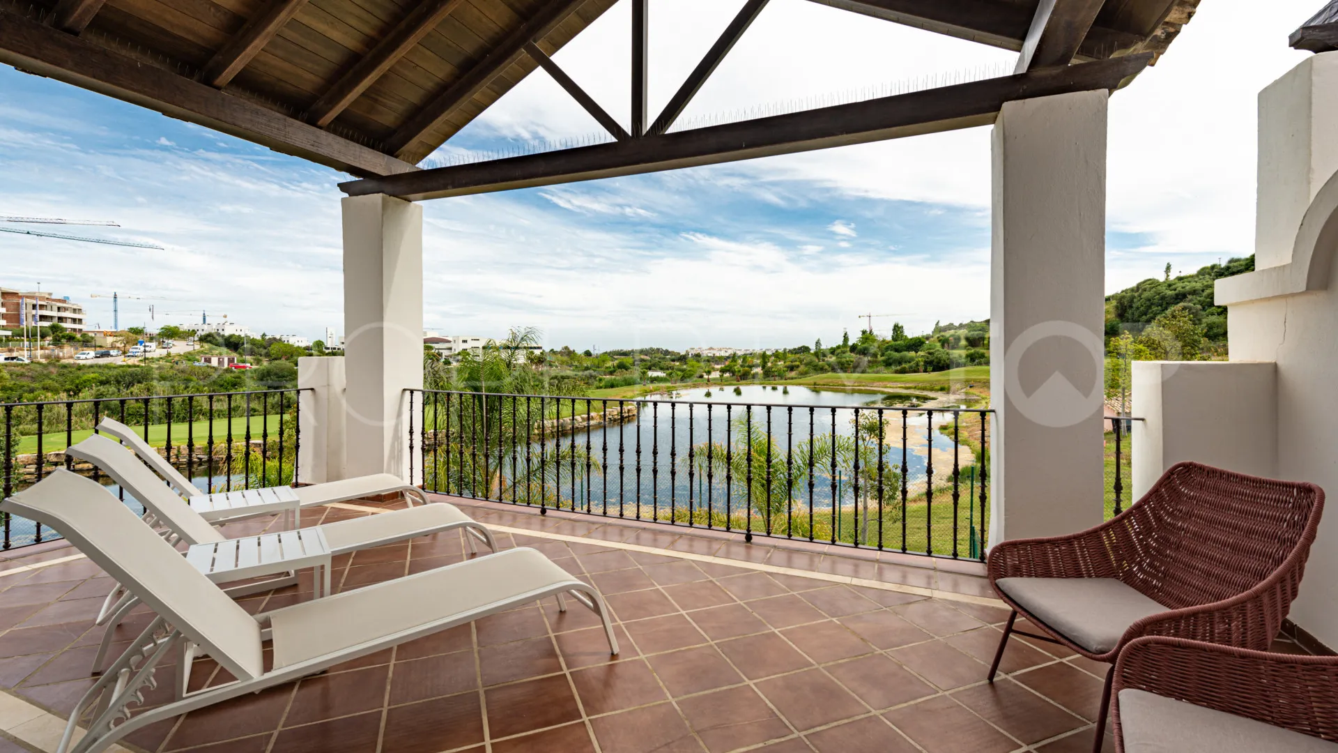 Comprar villa en Estepona con 4 dormitorios