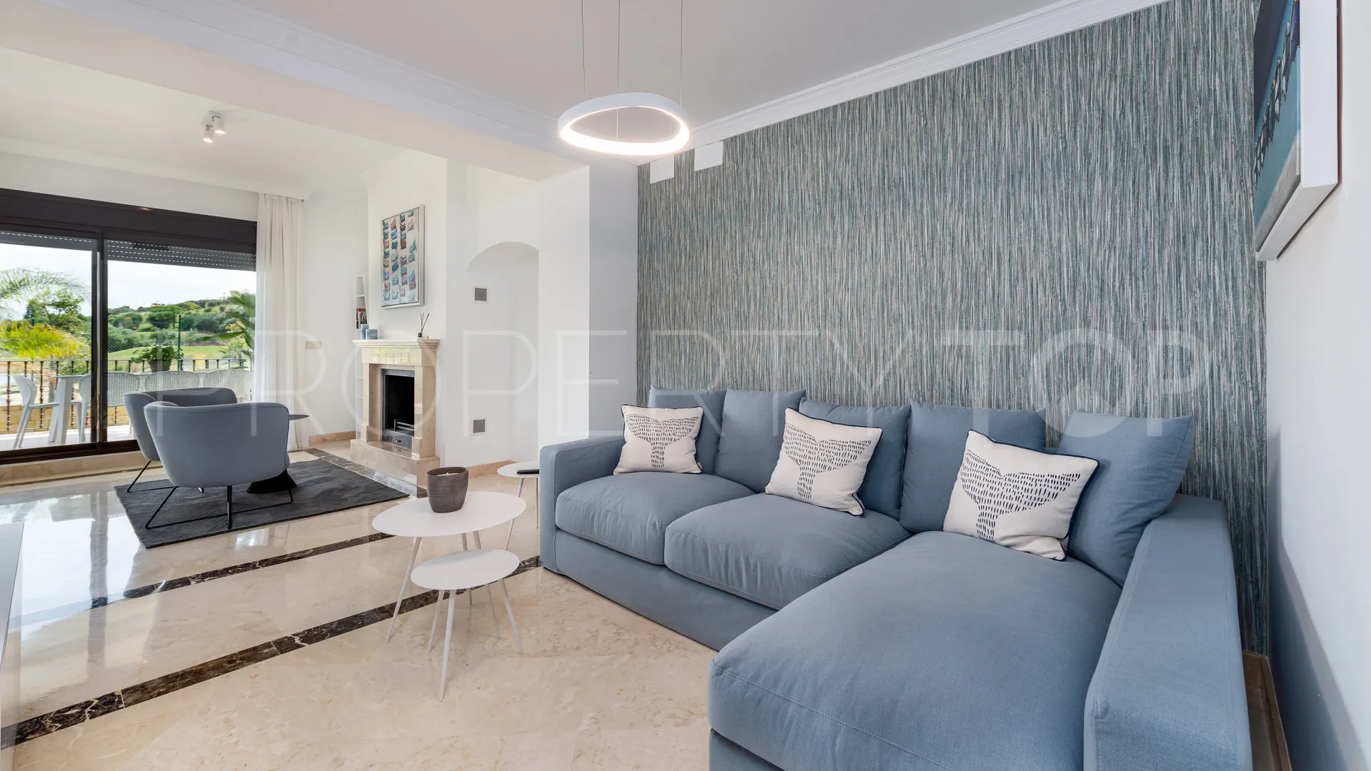 Comprar villa en Estepona con 4 dormitorios