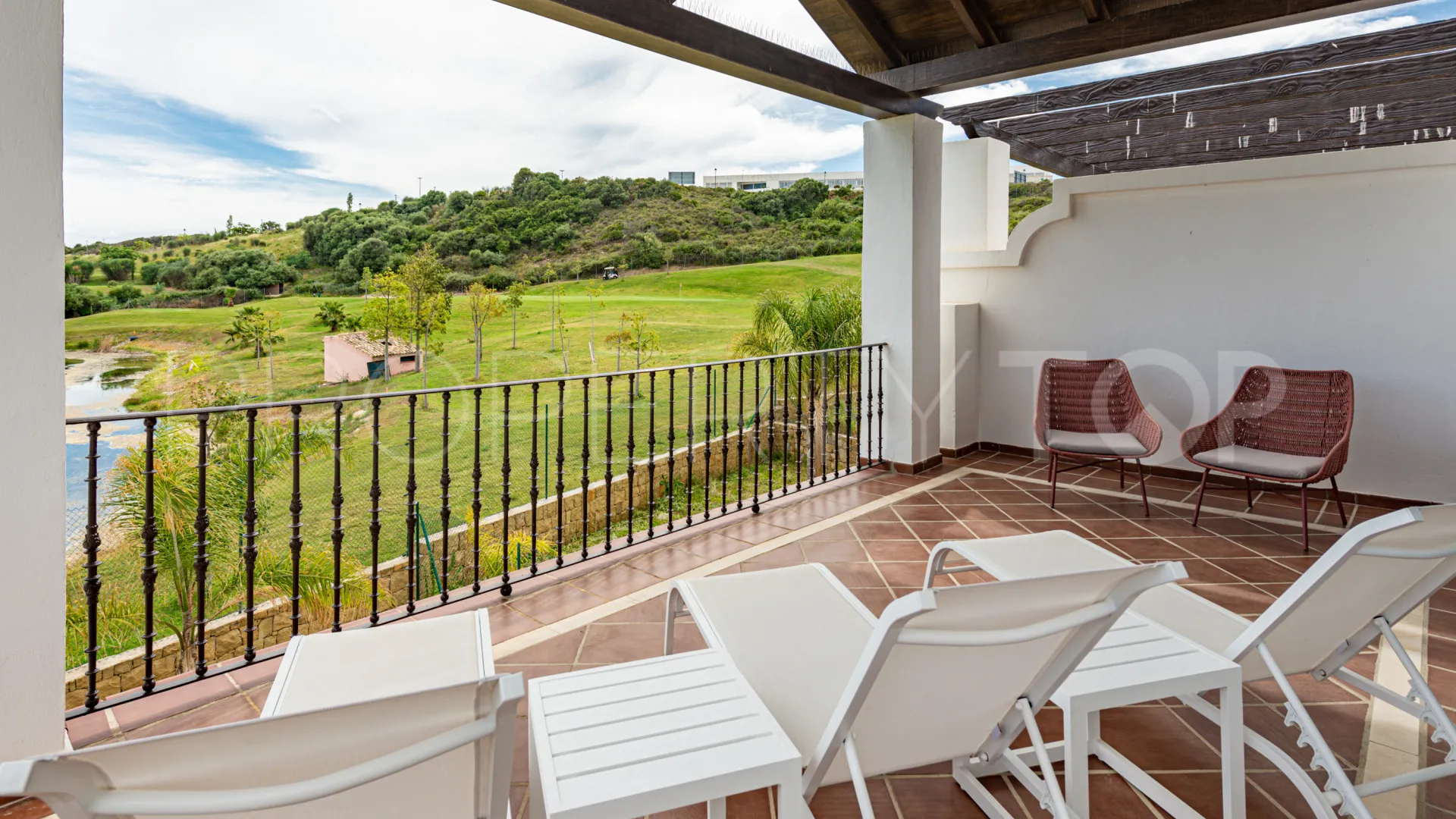 Comprar villa en Estepona con 4 dormitorios
