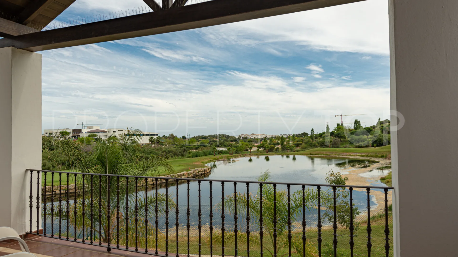 Comprar villa en Estepona con 4 dormitorios