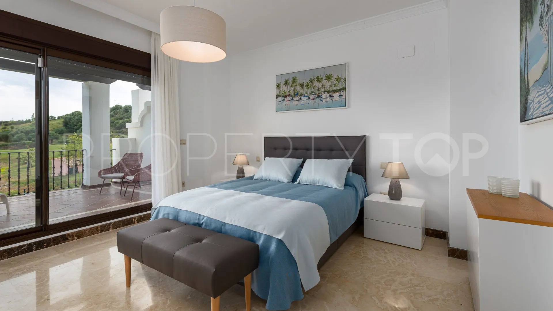 Comprar villa en Estepona con 4 dormitorios