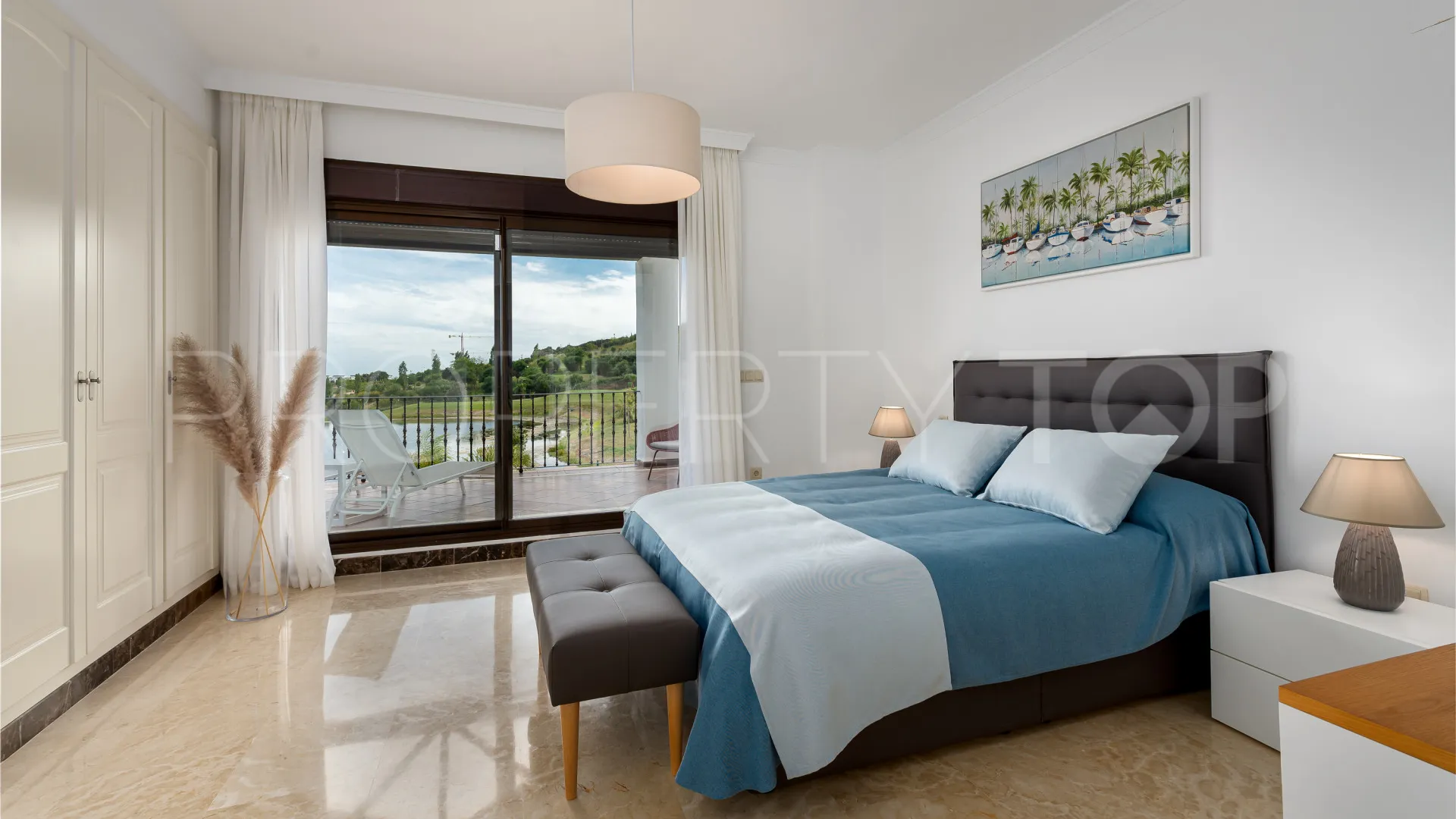 Comprar villa en Estepona con 4 dormitorios