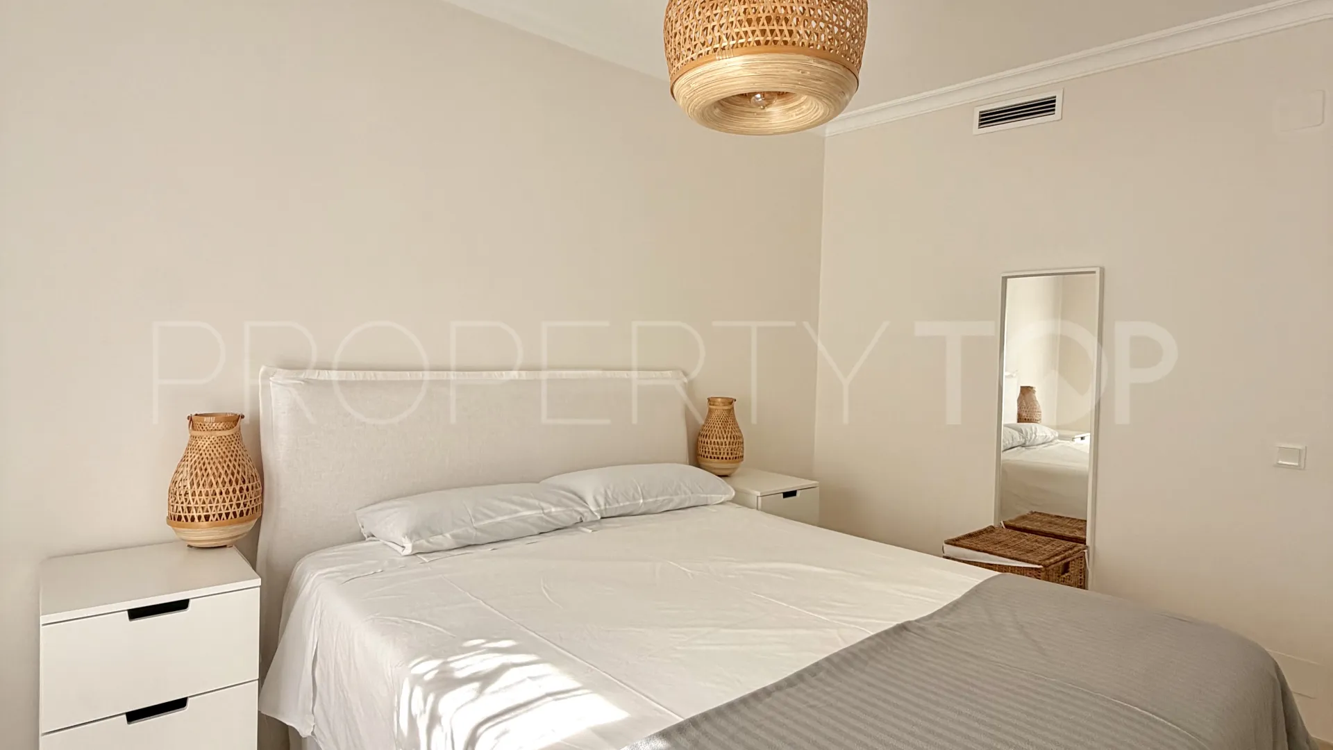 Apartamento planta baja a la venta con 3 dormitorios en Alcaidesa Costa