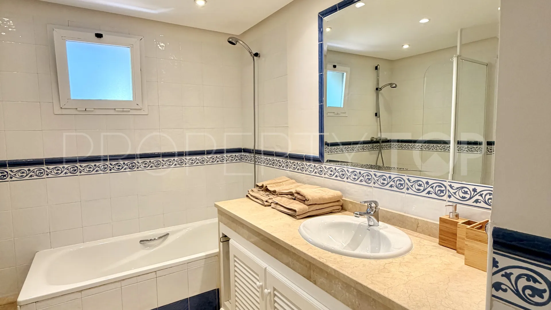 Apartamento planta baja a la venta con 3 dormitorios en Alcaidesa Costa