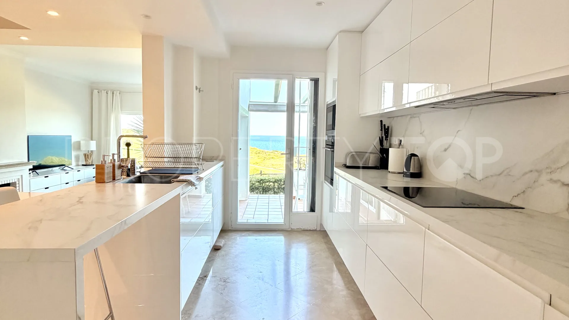 Apartamento planta baja a la venta con 3 dormitorios en Alcaidesa Costa