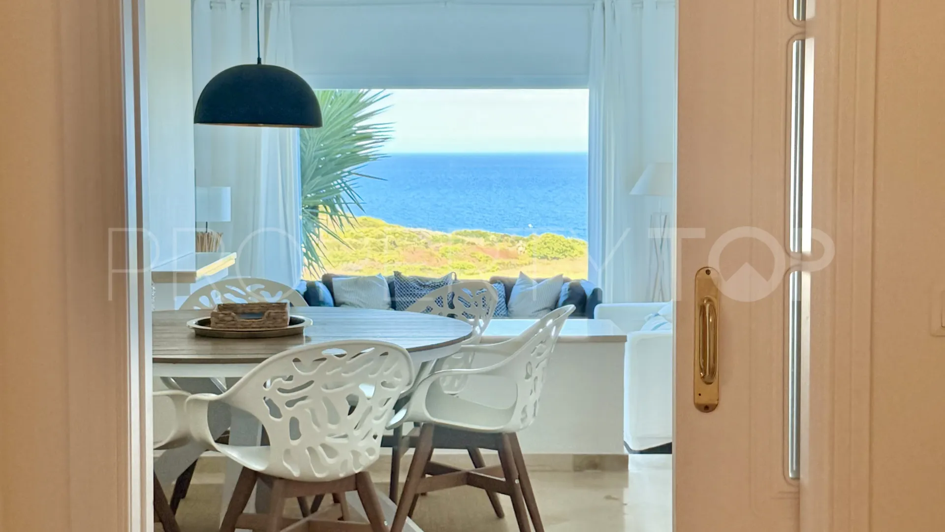 Apartamento planta baja a la venta con 3 dormitorios en Alcaidesa Costa