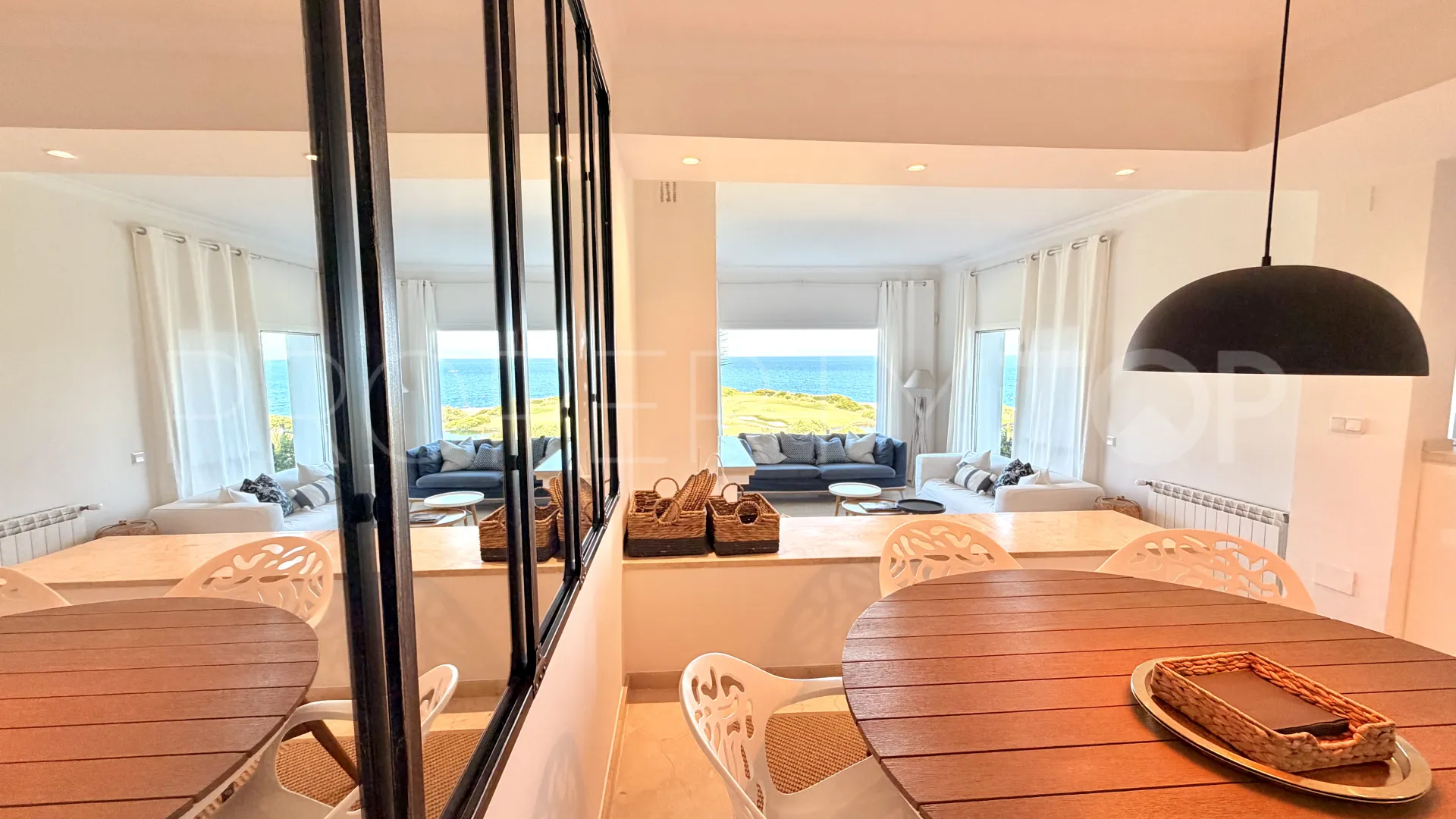 Apartamento planta baja a la venta con 3 dormitorios en Alcaidesa Costa
