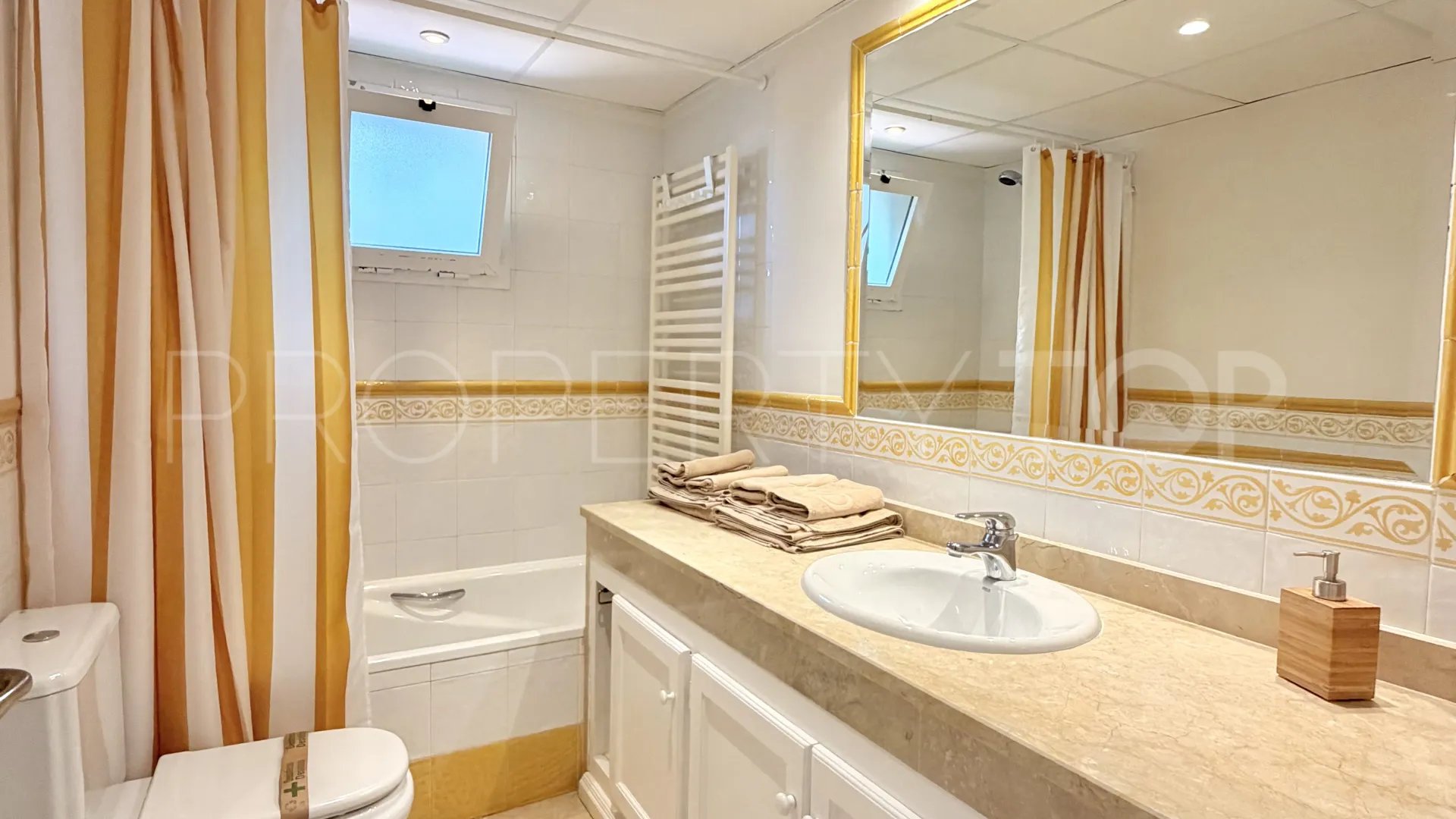 Apartamento planta baja a la venta con 3 dormitorios en Alcaidesa Costa