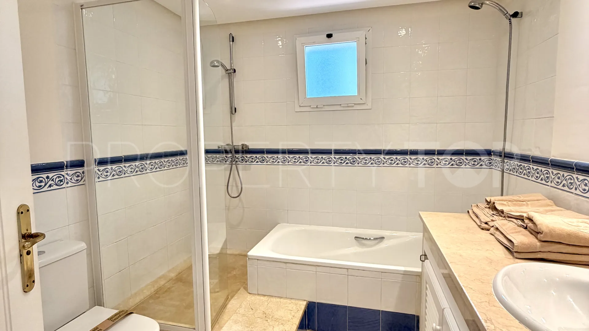 Apartamento planta baja a la venta con 3 dormitorios en Alcaidesa Costa