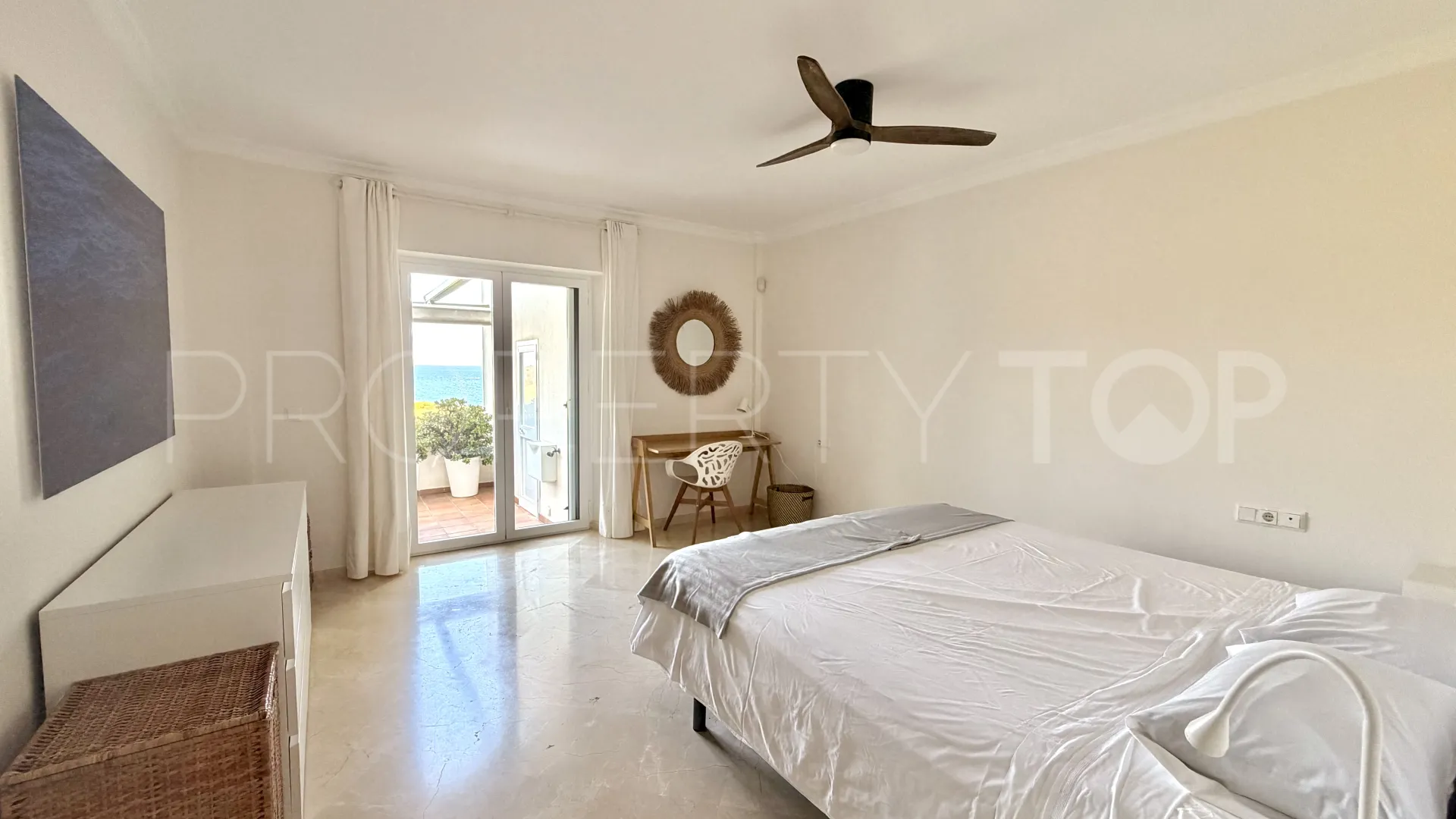 Apartamento planta baja a la venta con 3 dormitorios en Alcaidesa Costa