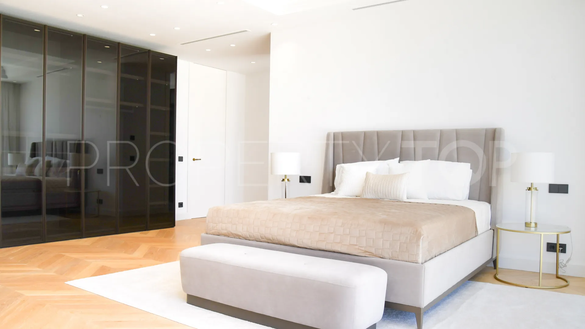 Villa for sale in Las Lomas del Marbella Club with 6 bedrooms
