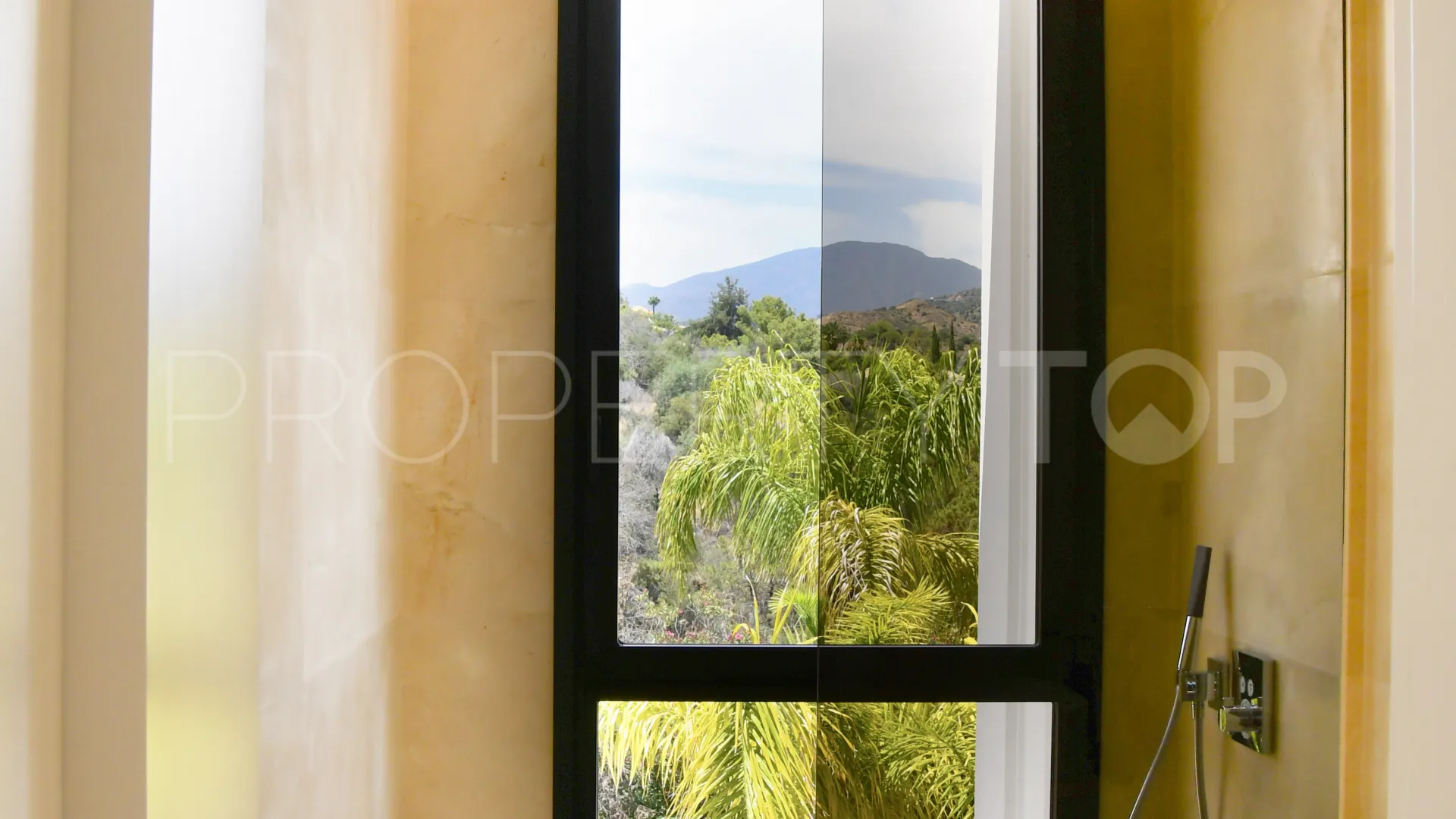 Villa for sale in Las Lomas del Marbella Club with 6 bedrooms
