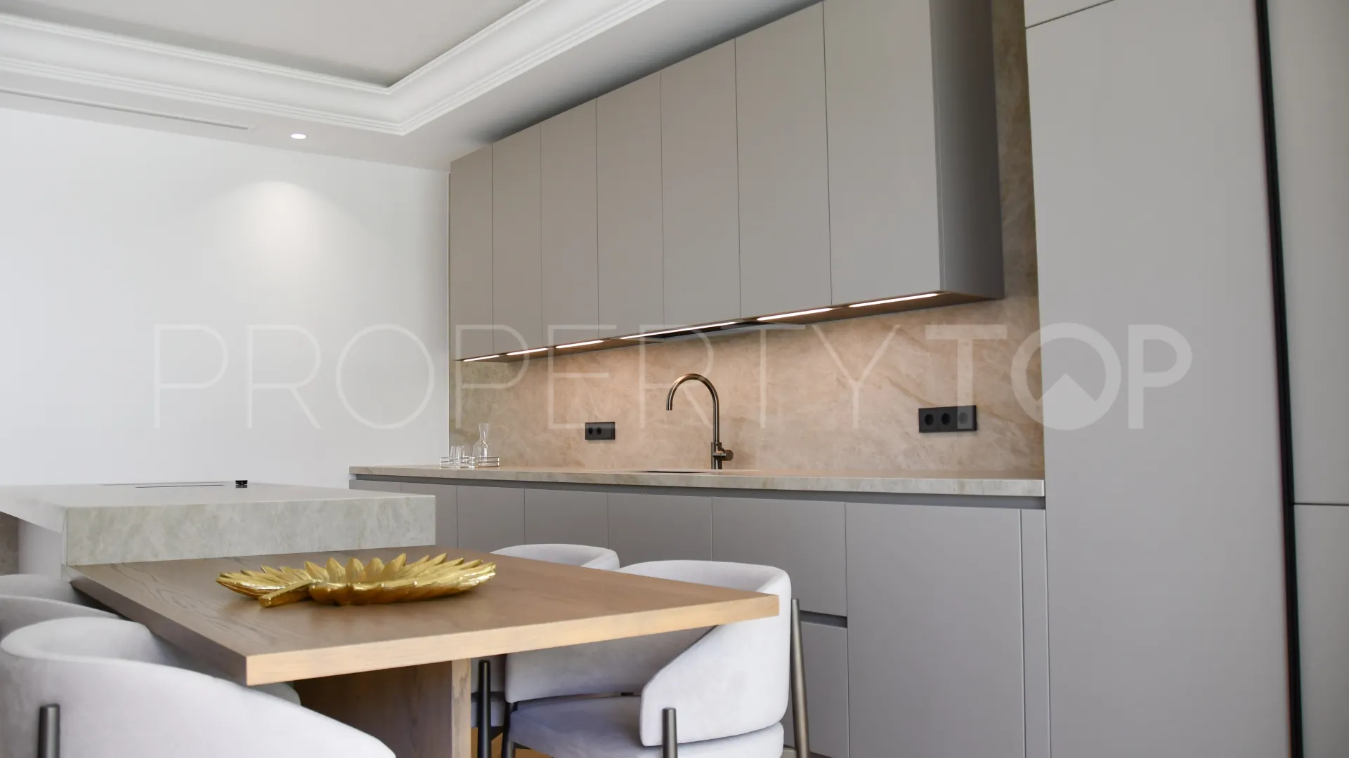 Villa for sale in Las Lomas del Marbella Club with 6 bedrooms