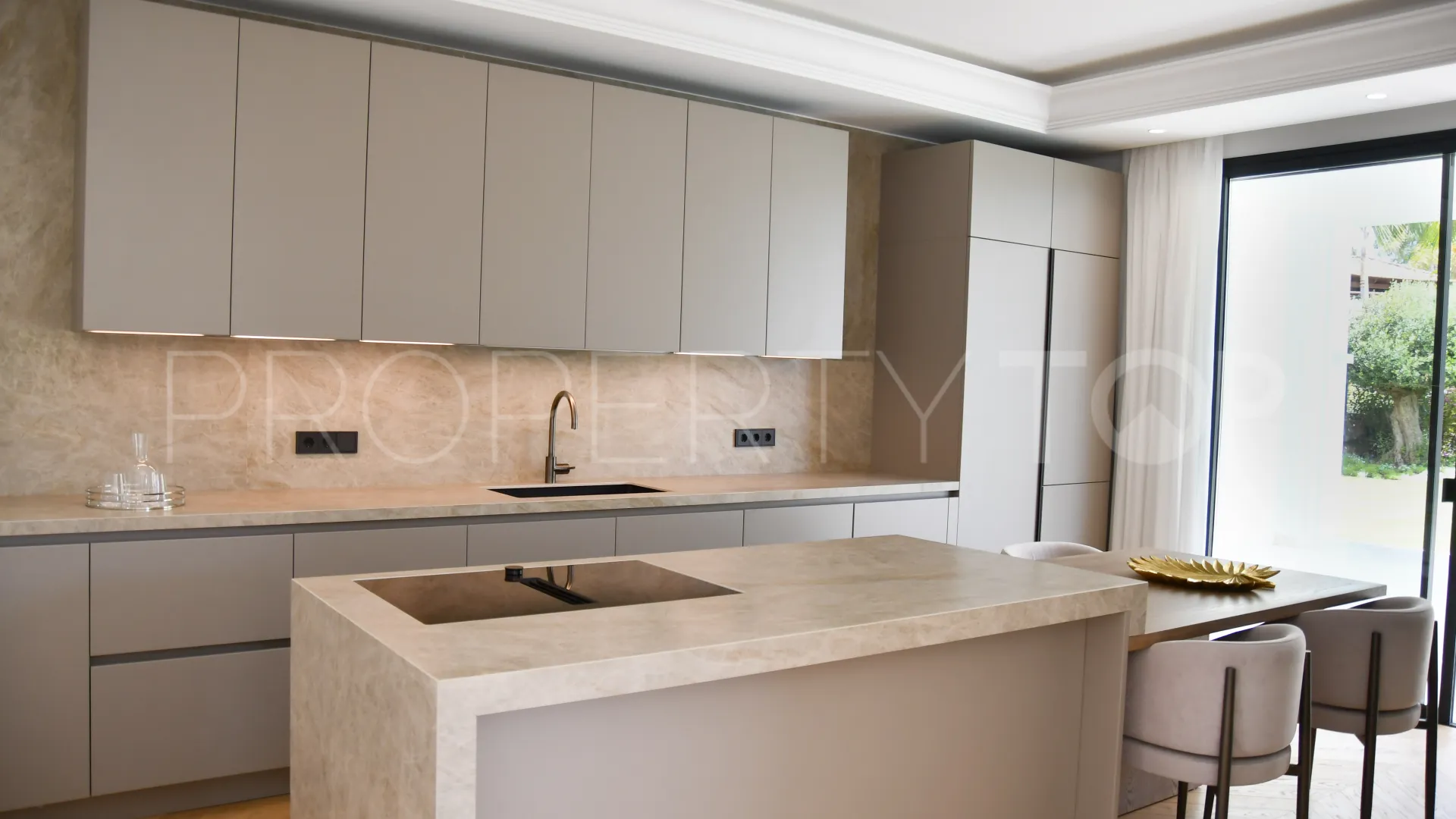 Villa for sale in Las Lomas del Marbella Club with 6 bedrooms