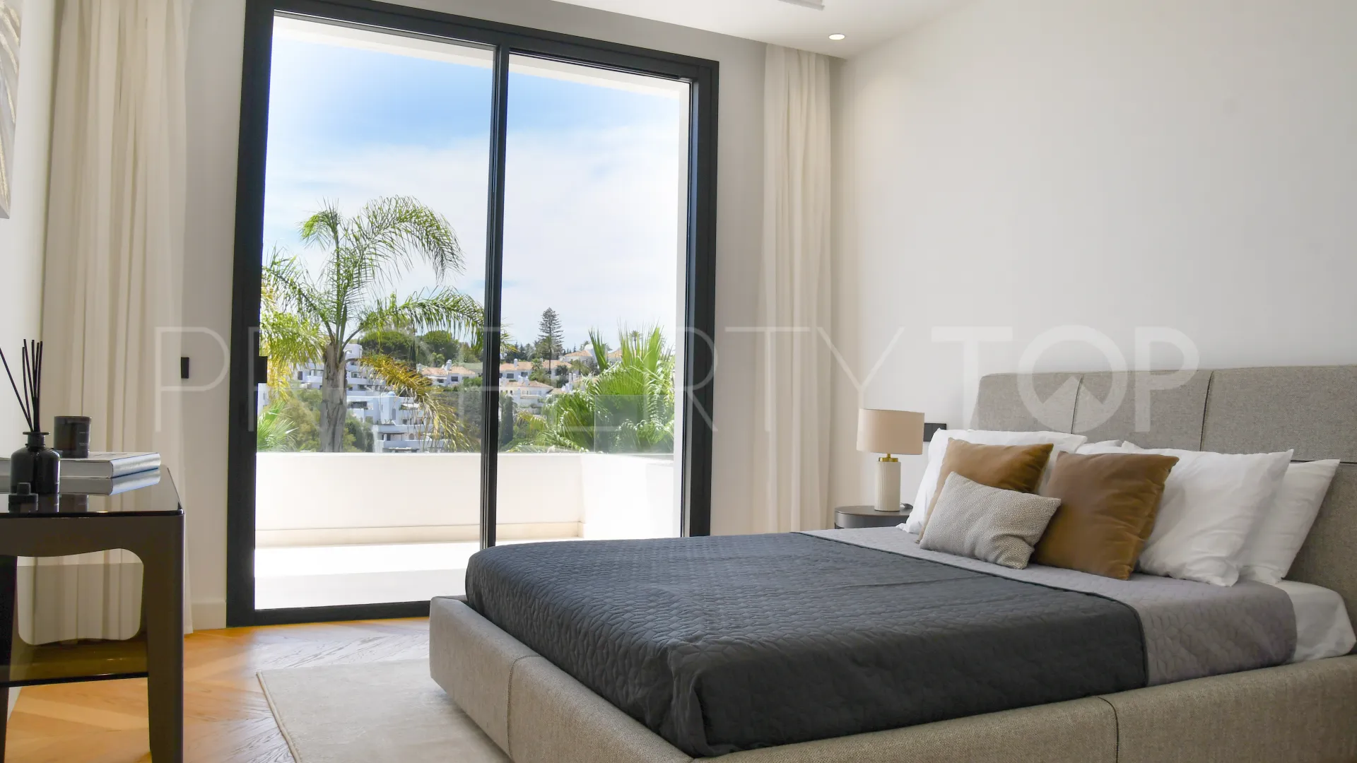Villa for sale in Las Lomas del Marbella Club with 6 bedrooms