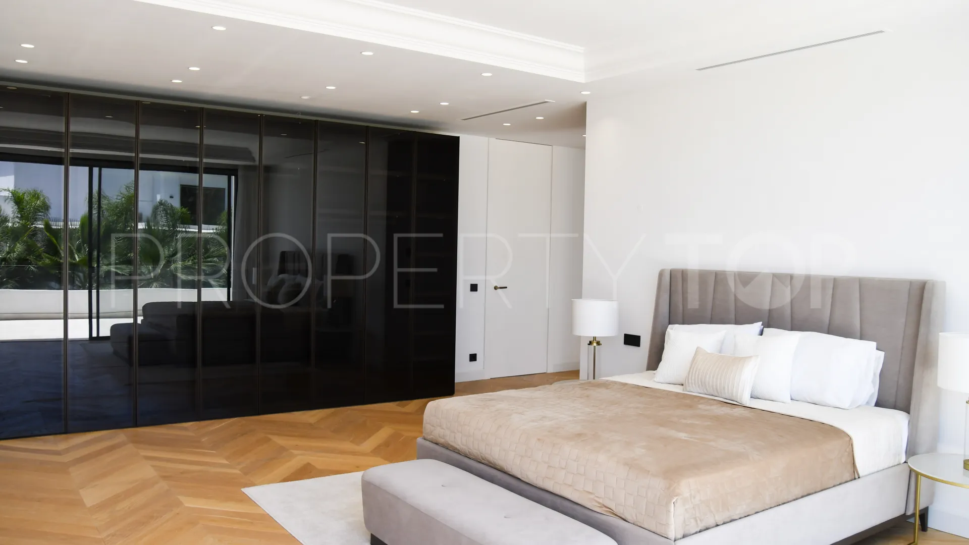 Villa for sale in Las Lomas del Marbella Club with 6 bedrooms