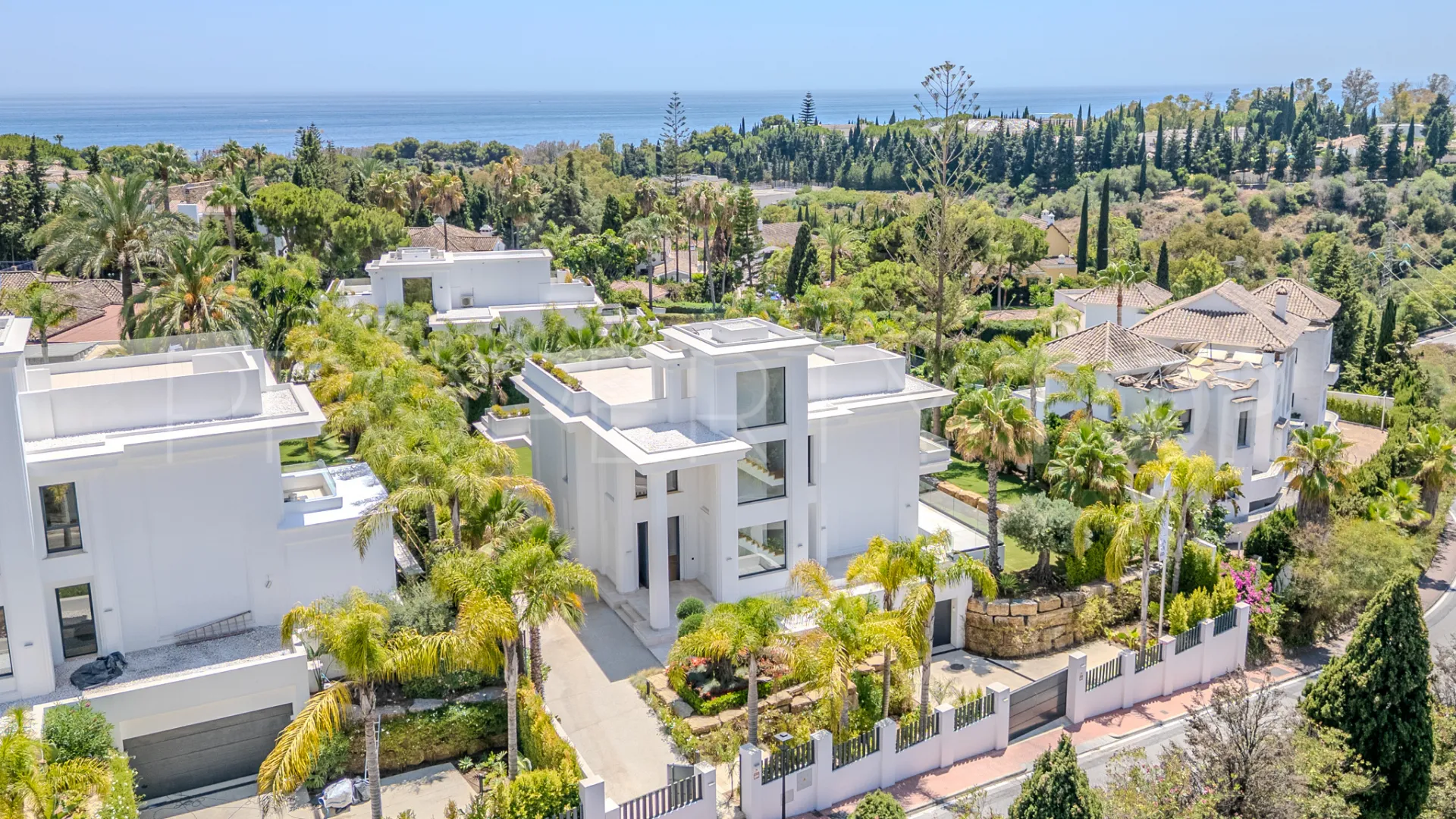 Villa for sale in Las Lomas del Marbella Club with 6 bedrooms