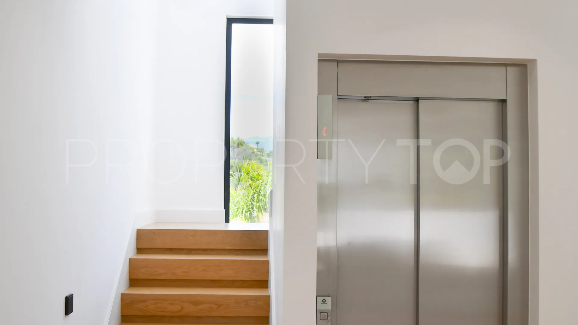 Villa for sale in Las Lomas del Marbella Club with 6 bedrooms