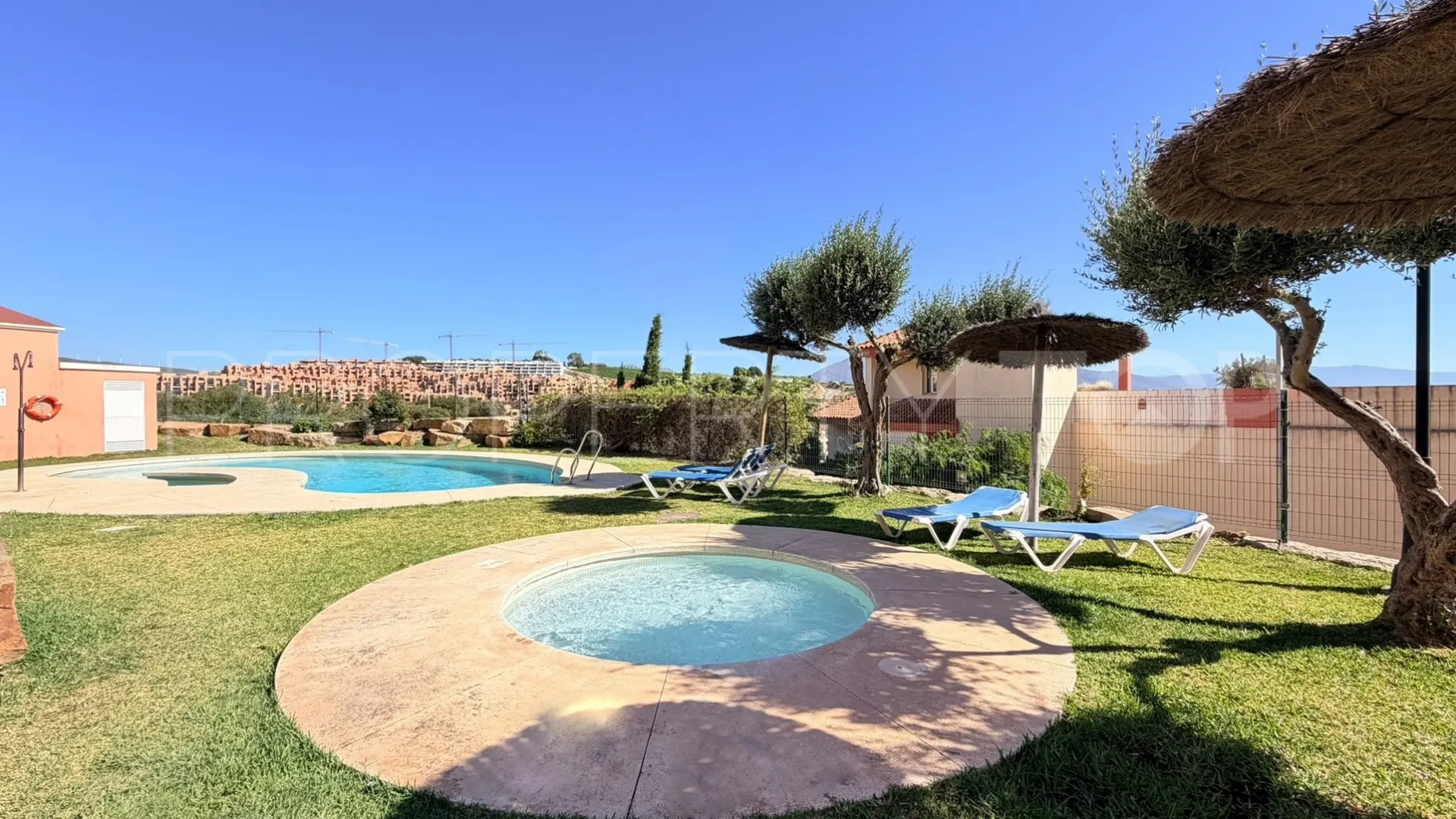 For sale duplex in La Duquesa Golf with 3 bedrooms