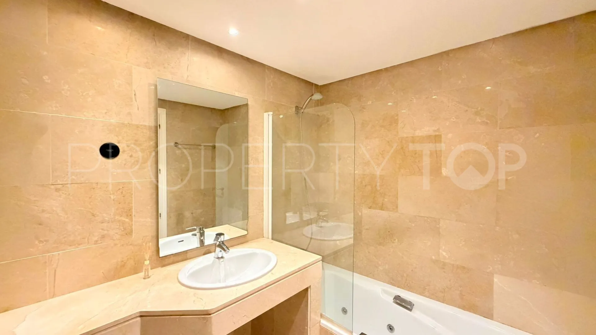 2 bedrooms apartment in Coto Real for sale