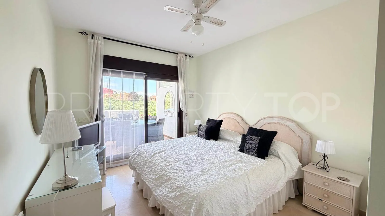 Apartment for sale in Duquesa Village