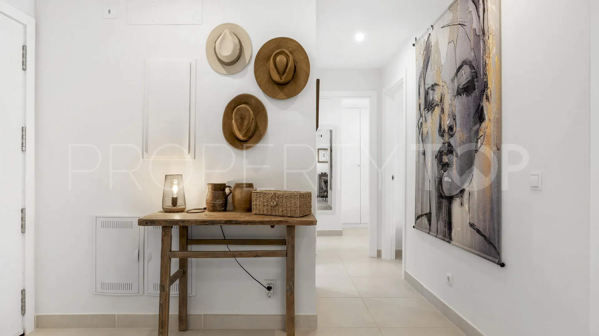Se vende apartamento planta baja en Estepona Golf con 2 dormitorios