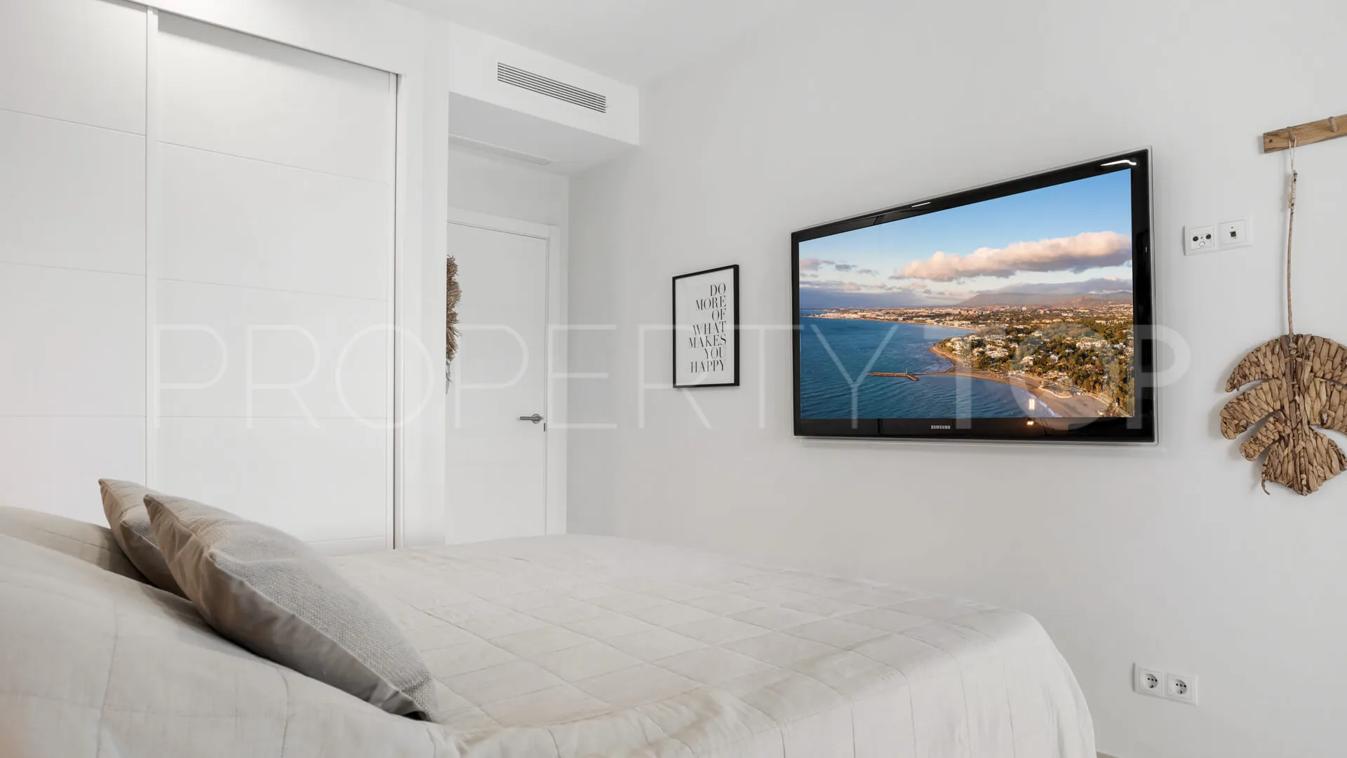 Se vende apartamento planta baja en Estepona Golf con 2 dormitorios