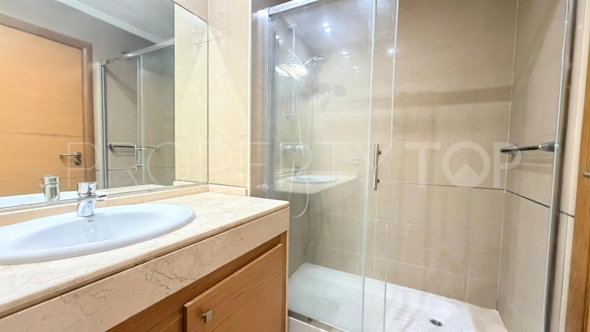 Apartamento de 2 dormitorios en venta en Princesa Kristina