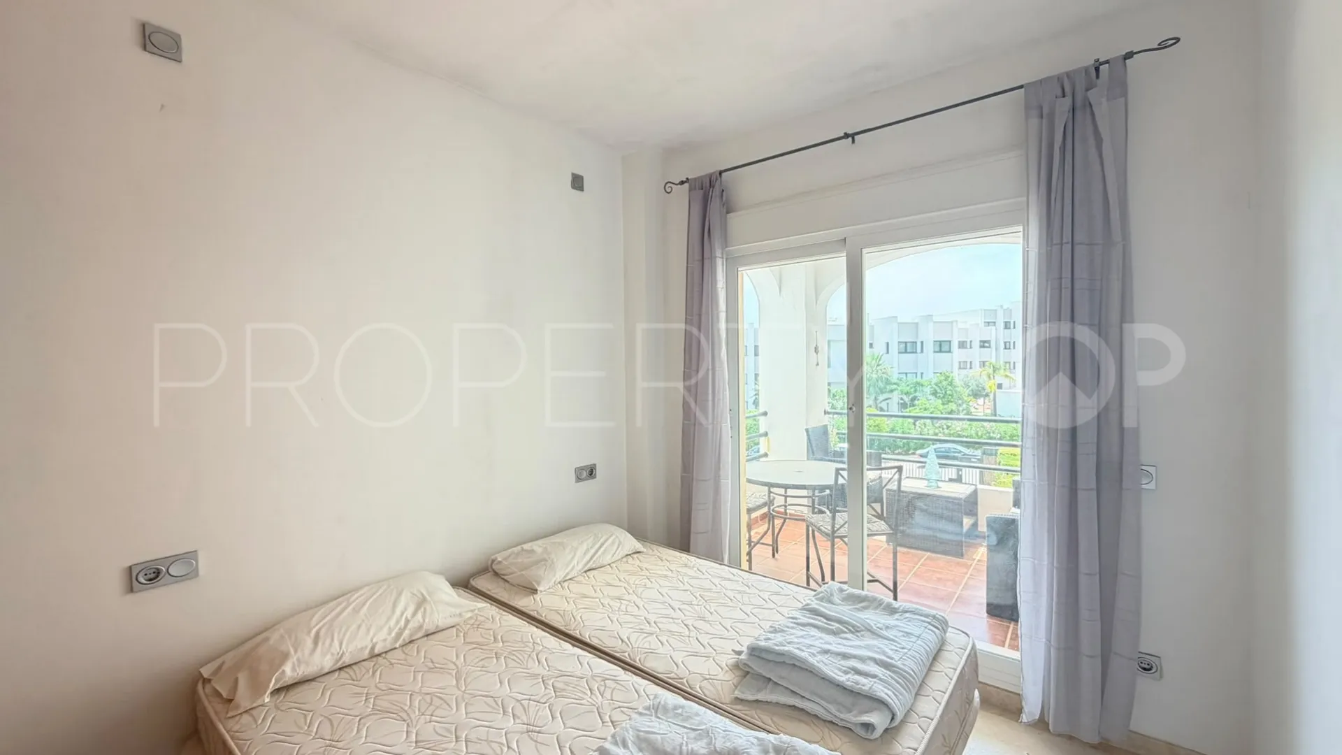Apartamento de 2 dormitorios en venta en Princesa Kristina