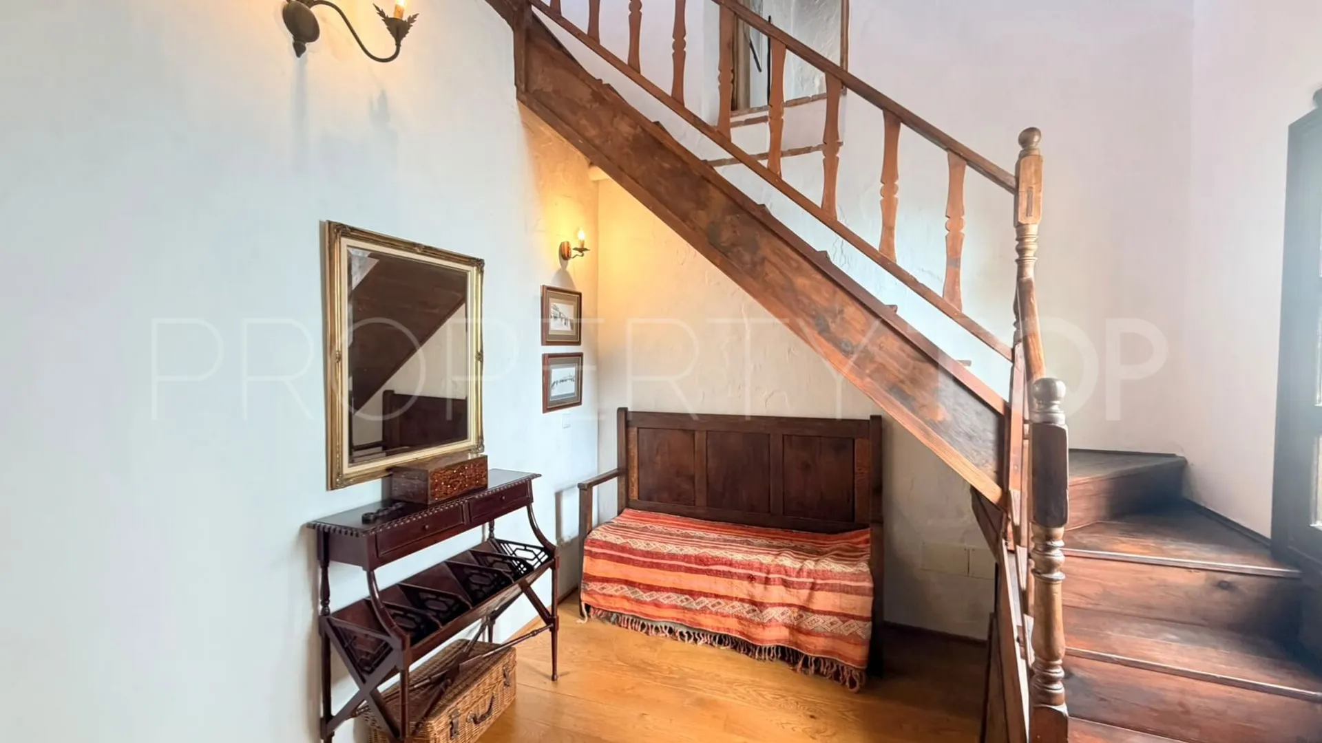 For sale town house in Casares Pueblo