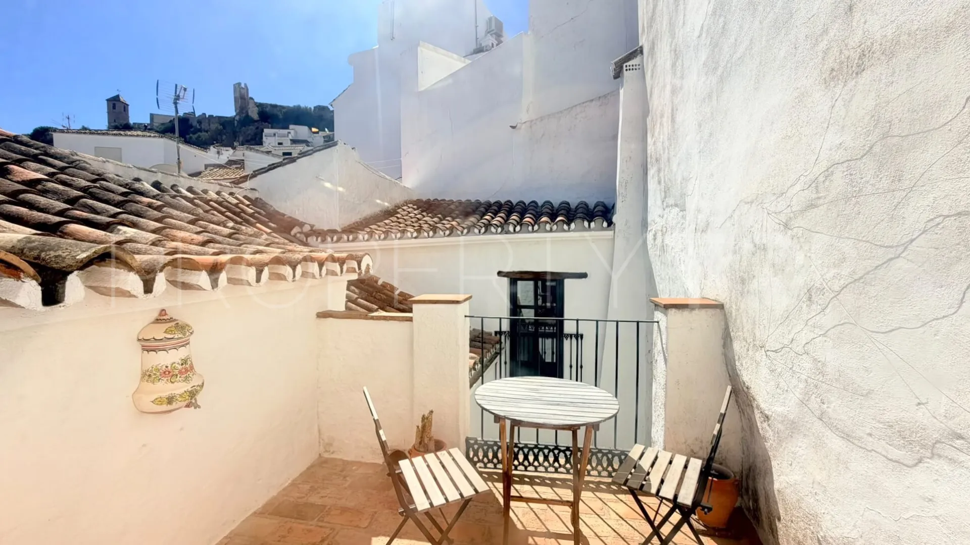 For sale town house in Casares Pueblo