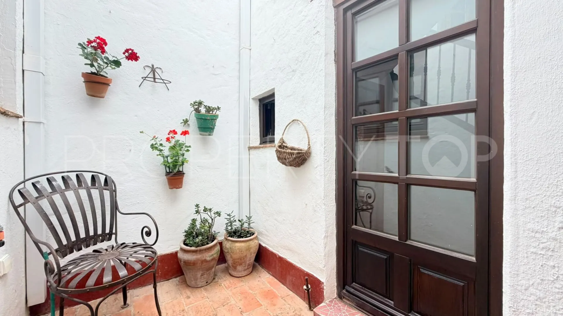 For sale town house in Casares Pueblo