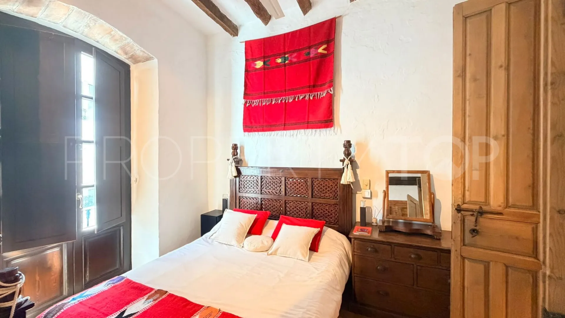 For sale town house in Casares Pueblo