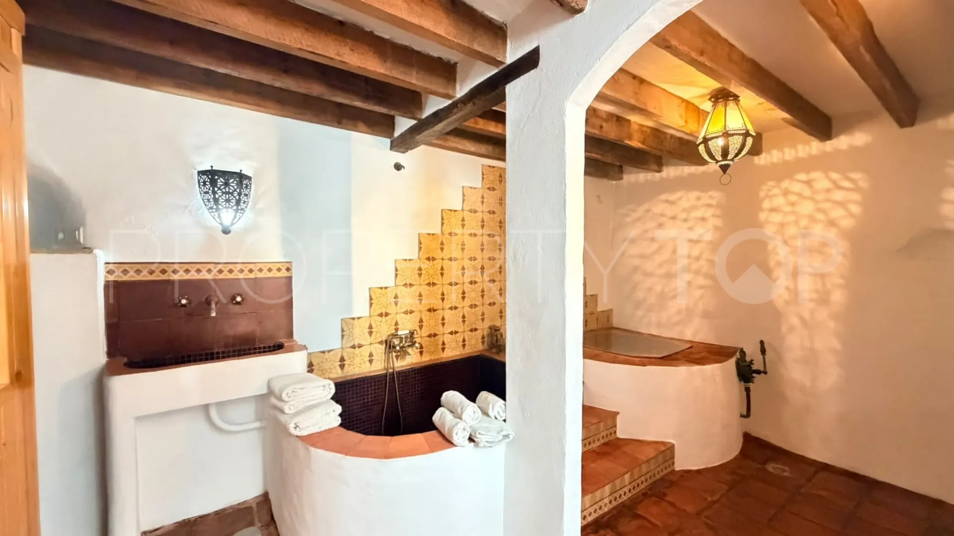 For sale town house in Casares Pueblo