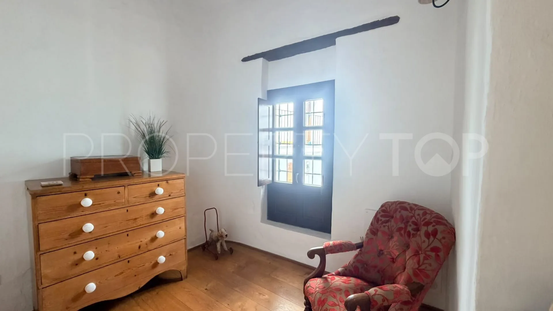 For sale town house in Casares Pueblo