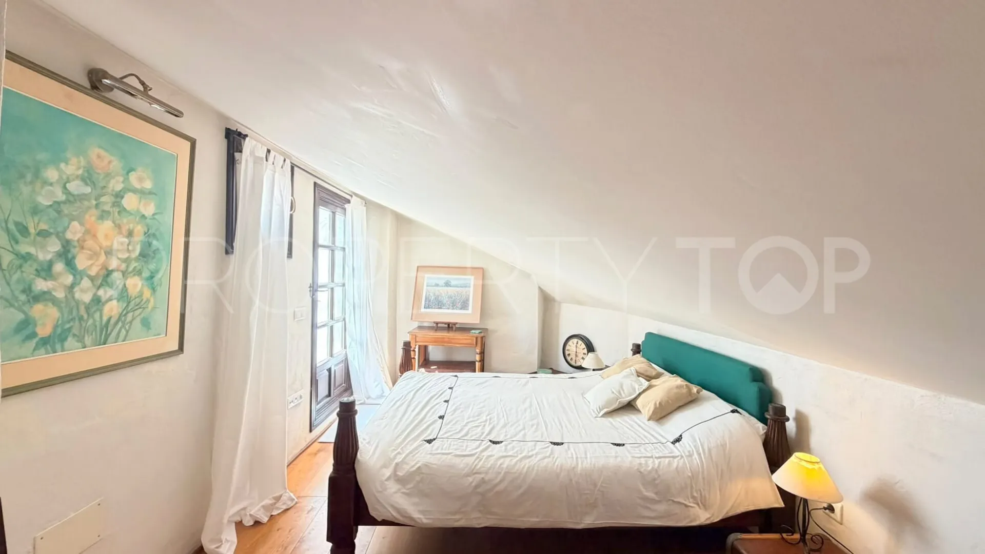 For sale town house in Casares Pueblo