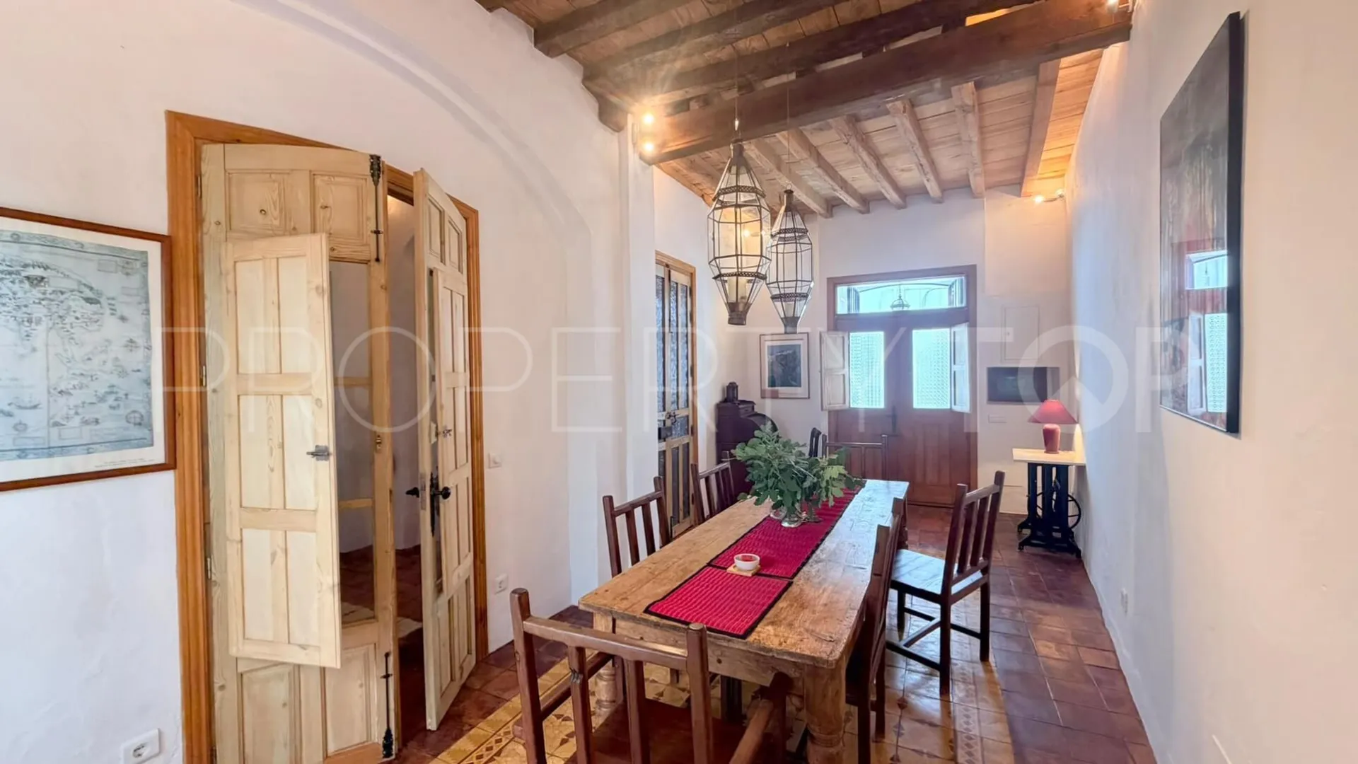 For sale town house in Casares Pueblo