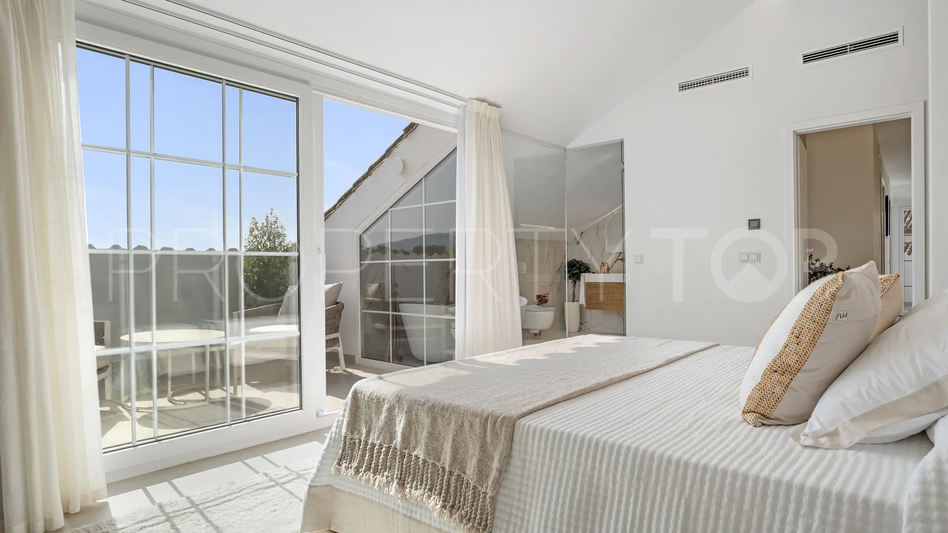 For sale Nueva Andalucia duplex penthouse