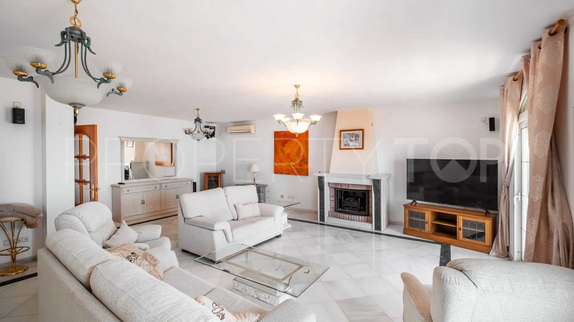 For sale villa in Benalmadena with 5 bedrooms
